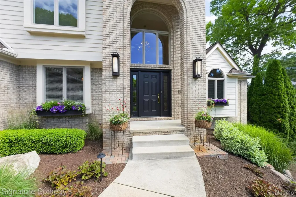 9880 Boulder Court Springfield Charter Township MI 48350