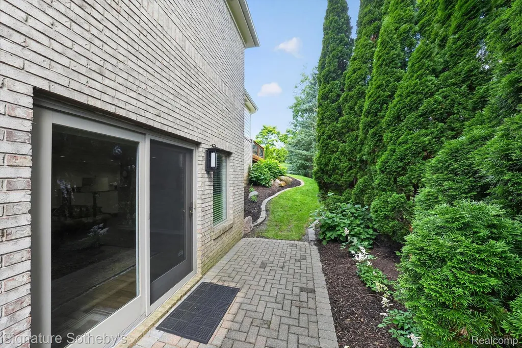 9880 Boulder Court Springfield Charter Township MI 48350