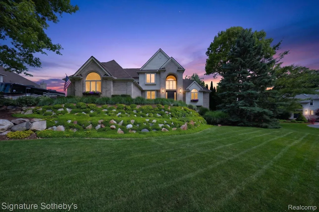 9880 Boulder Court Springfield Charter Township MI 48350