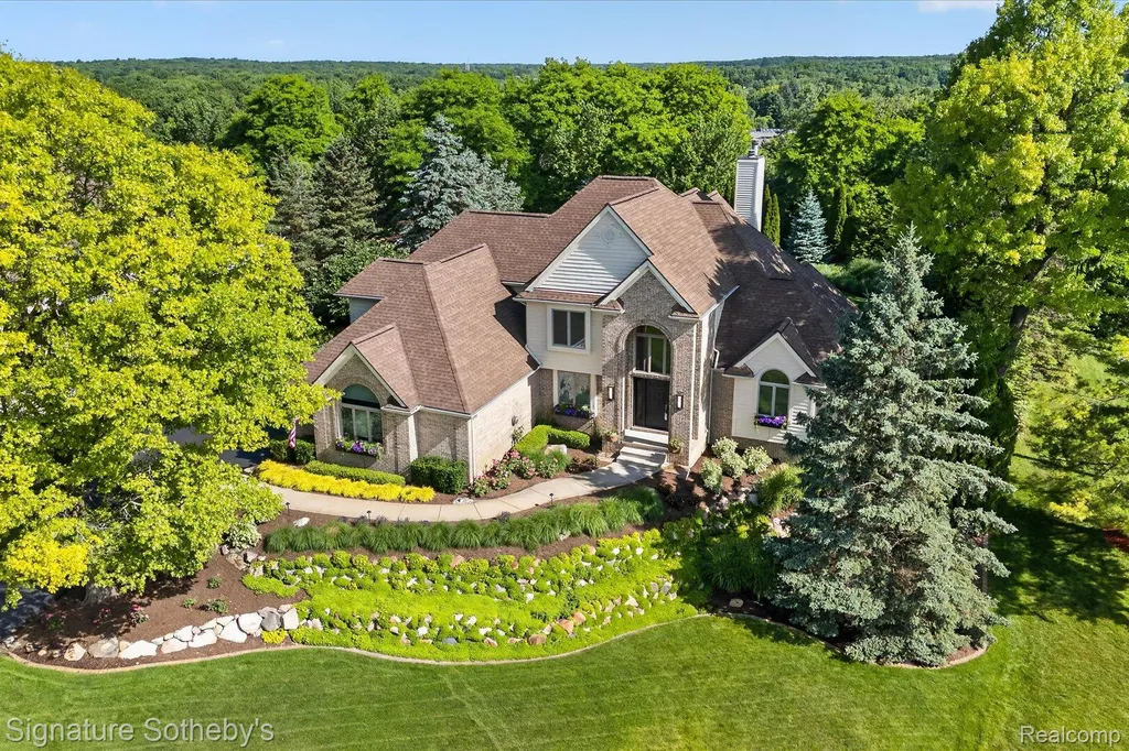 9880 Boulder Court Springfield Charter Township MI 48350