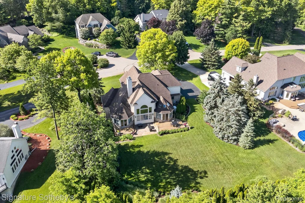 9880 Boulder Court Springfield Charter Township MI 48350