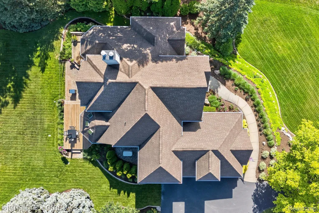 9880 Boulder Court Springfield Charter Township MI 48350