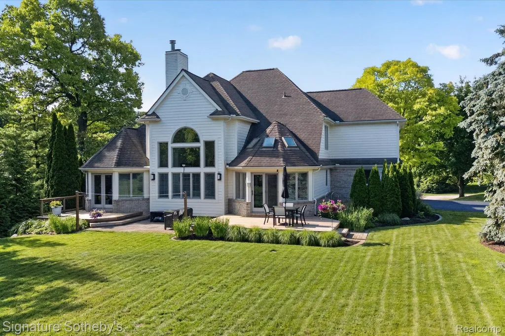 9880 Boulder Court Springfield Charter Township MI 48350