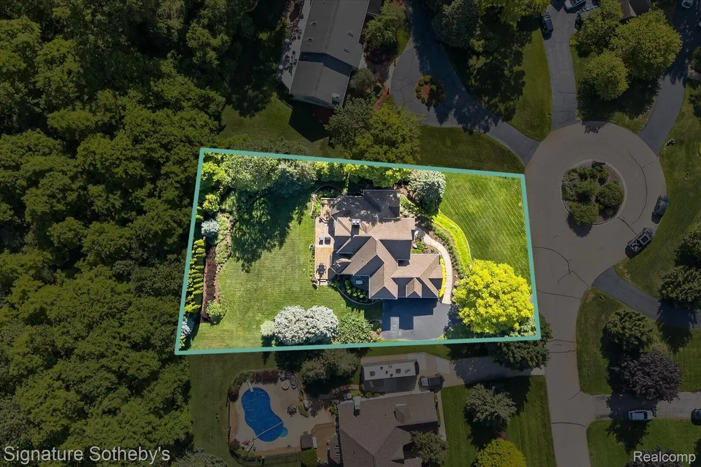 9880 Boulder Court Springfield Charter Township MI 48350