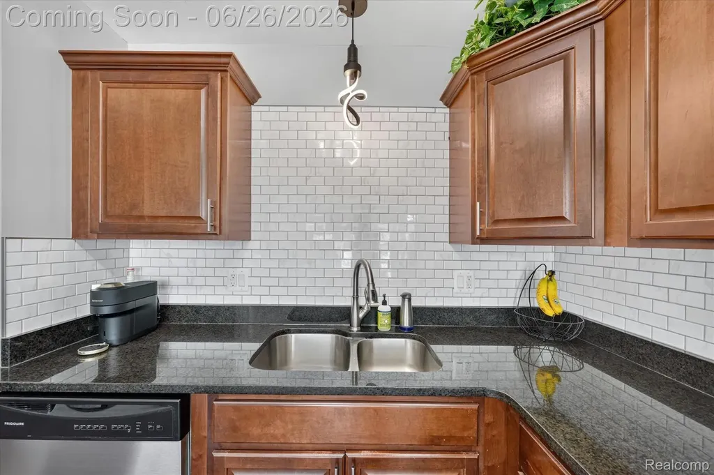 629 Bowers Street Clawson City MI 48017