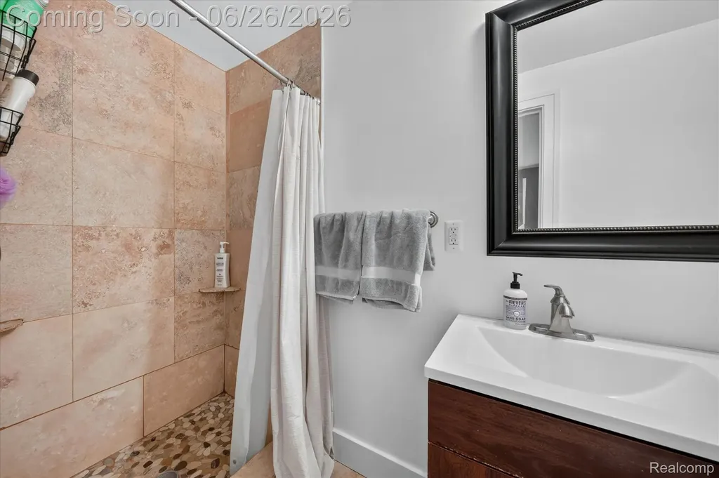 629 Bowers Street Clawson City MI 48017