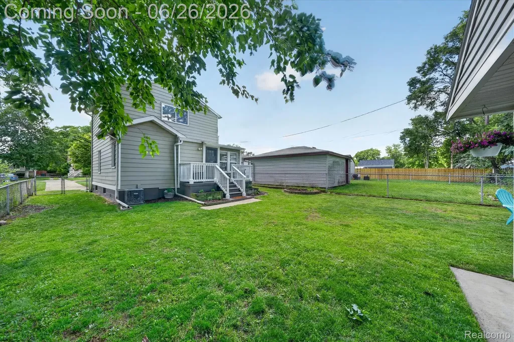 629 Bowers Street Clawson City MI 48017