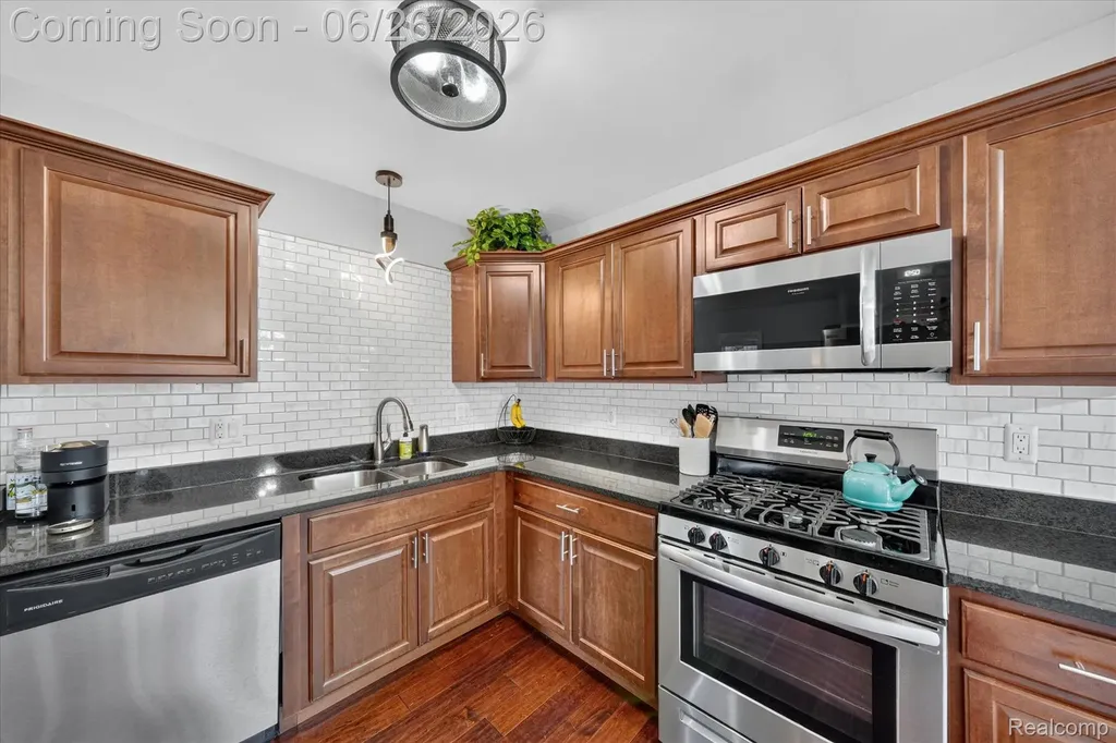629 Bowers Street Clawson City MI 48017