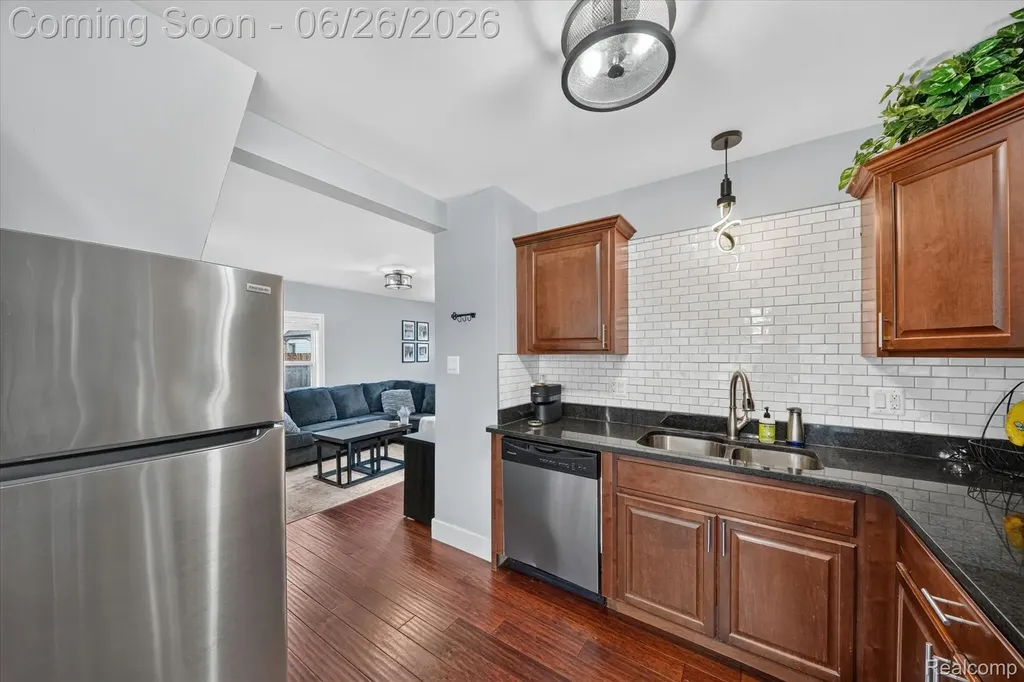 629 Bowers Street Clawson City MI 48017
