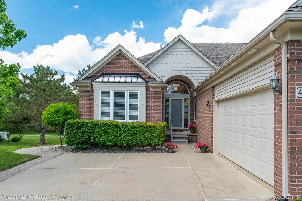 49468 N Glacier Northville Township MI 48168
