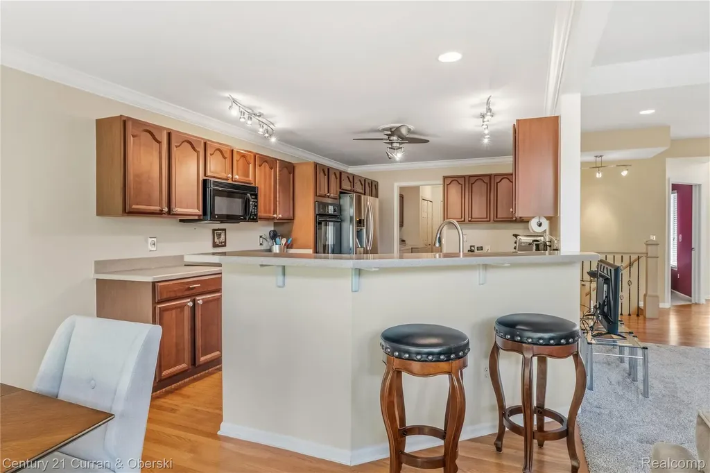 49468 N Glacier Northville Township MI 48168