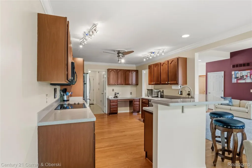 49468 N Glacier Northville Township MI 48168
