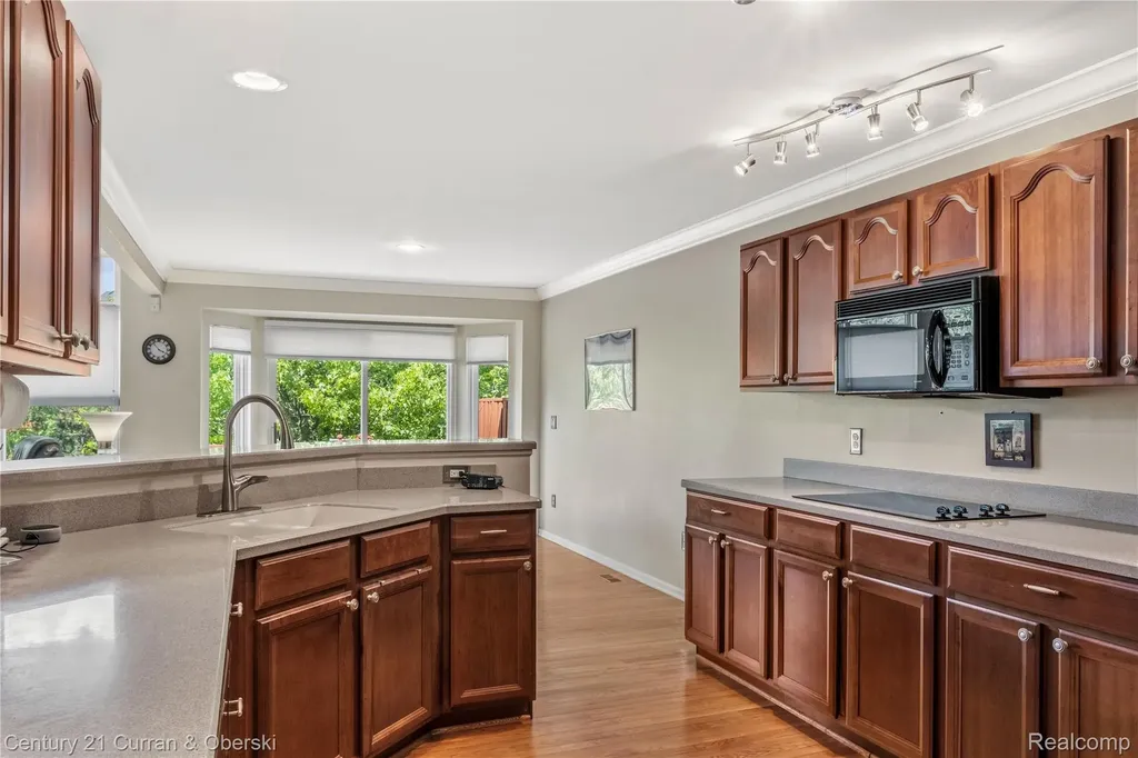 49468 N Glacier Northville Township MI 48168