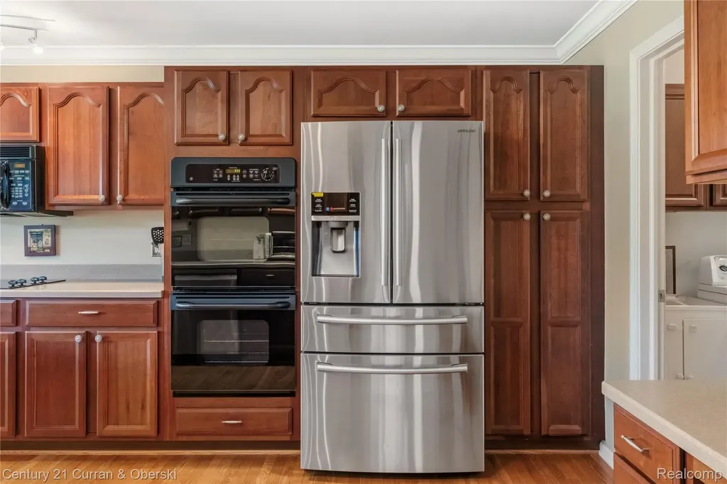 49468 N Glacier Northville Township MI 48168