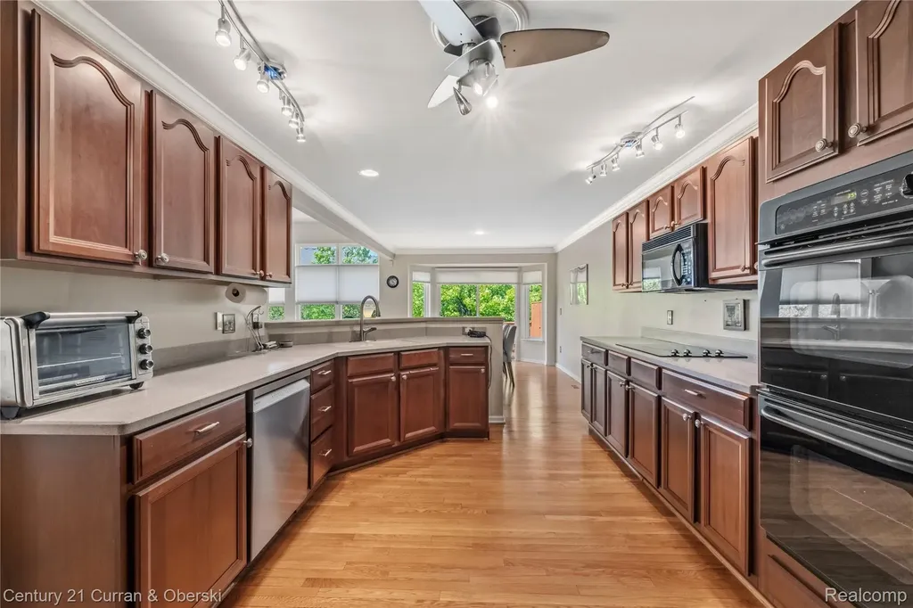 49468 N Glacier Northville Township MI 48168