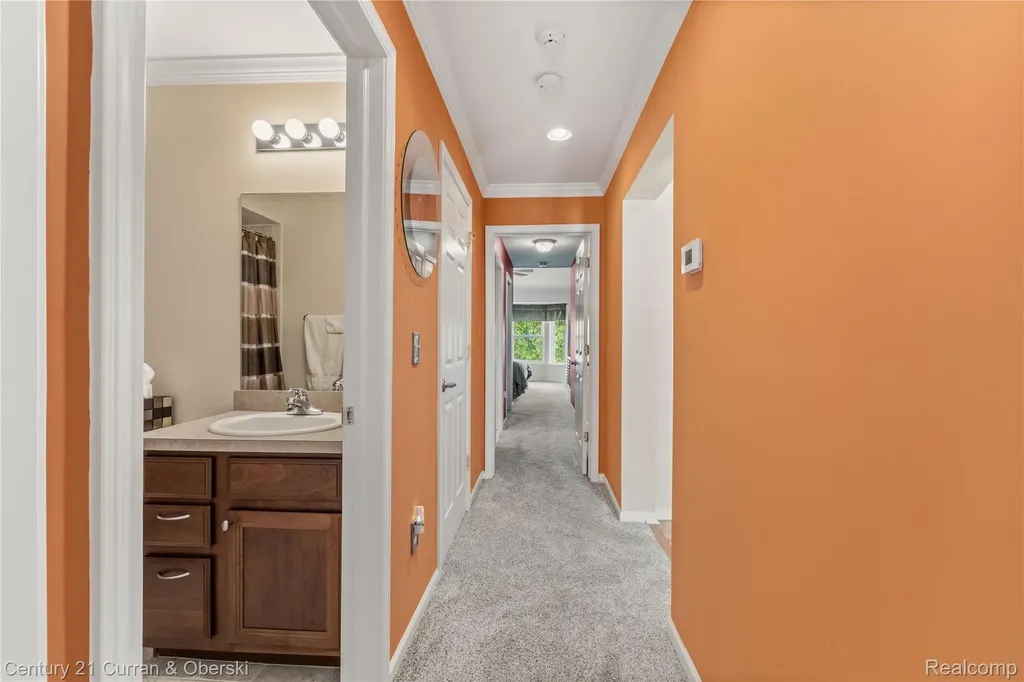 49468 N Glacier Northville Township MI 48168