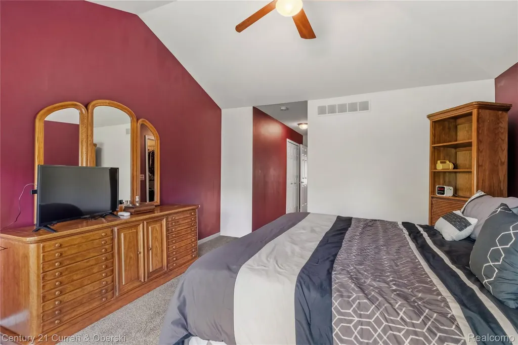 49468 N Glacier Northville Township MI 48168