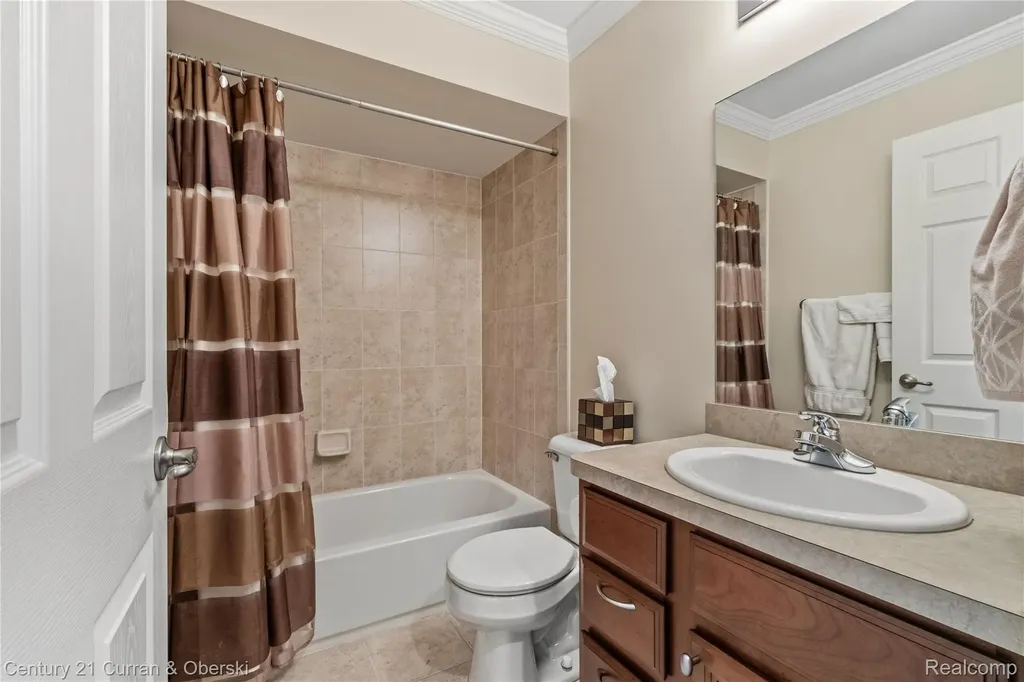 49468 N Glacier Northville Township MI 48168
