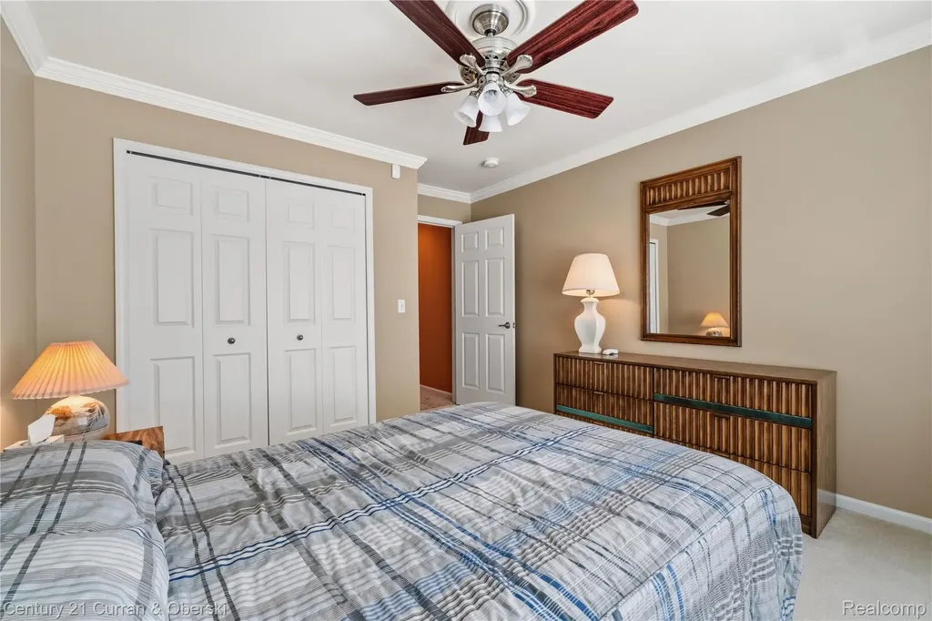 49468 N Glacier Northville Township MI 48168