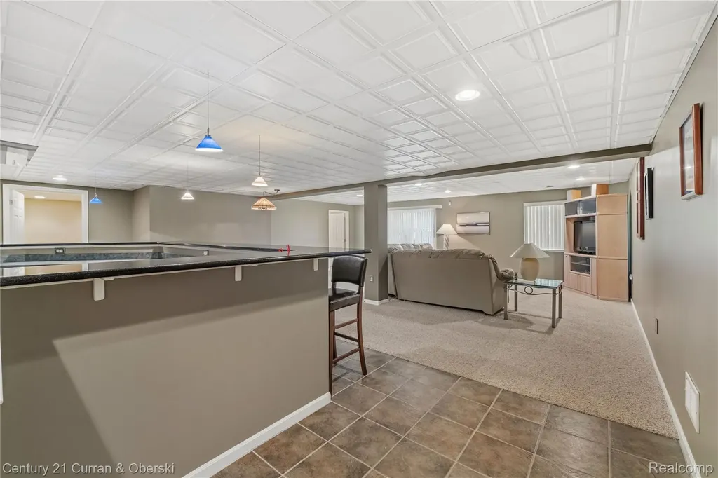 49468 N Glacier Northville Township MI 48168