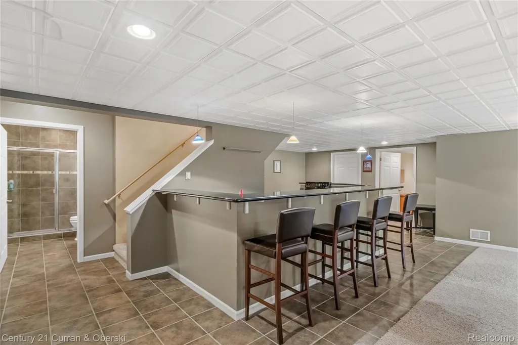 49468 N Glacier Northville Township MI 48168