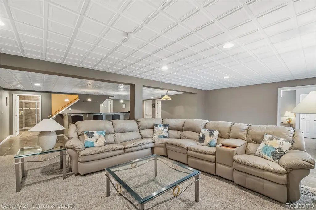 49468 N Glacier Northville Township MI 48168