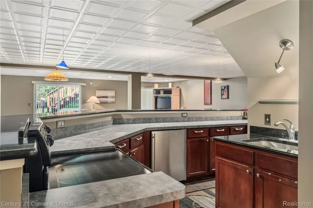 49468 N Glacier Northville Township MI 48168