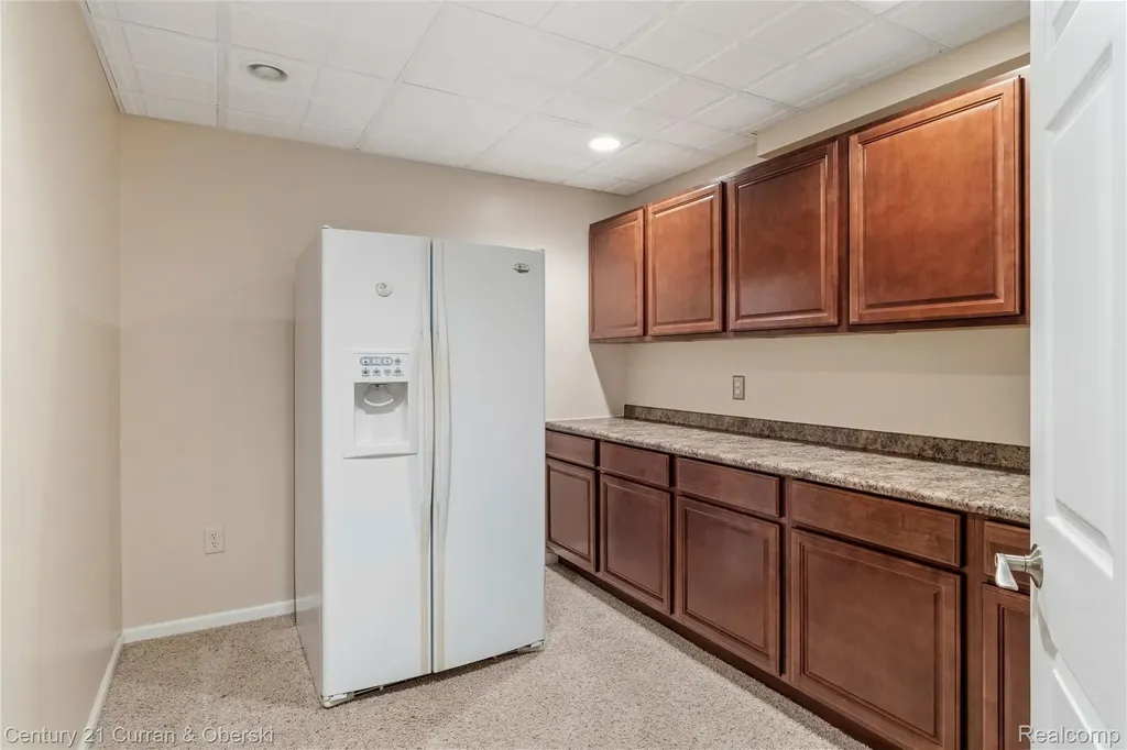49468 N Glacier Northville Township MI 48168