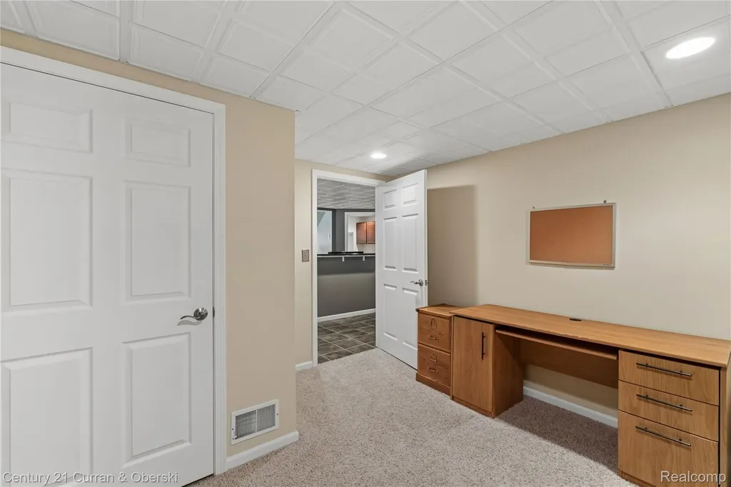 49468 N Glacier Northville Township MI 48168