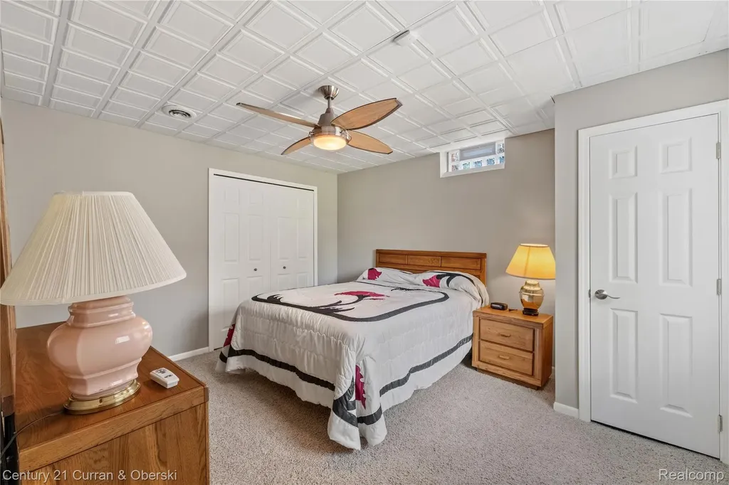 49468 N Glacier Northville Township MI 48168