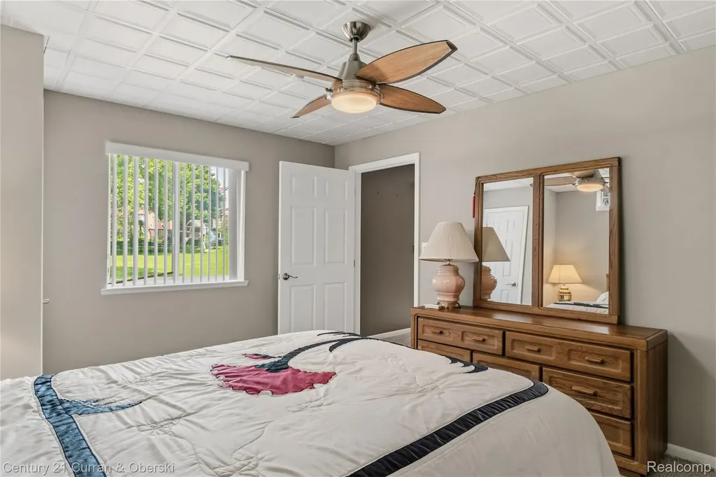 49468 N Glacier Northville Township MI 48168