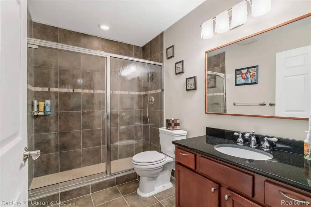 49468 N Glacier Northville Township MI 48168