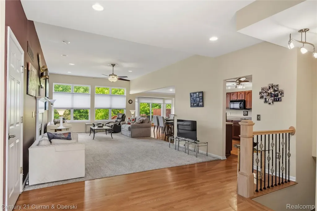 49468 N Glacier Northville Township MI 48168
