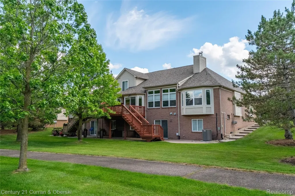 49468 N Glacier Northville Township MI 48168