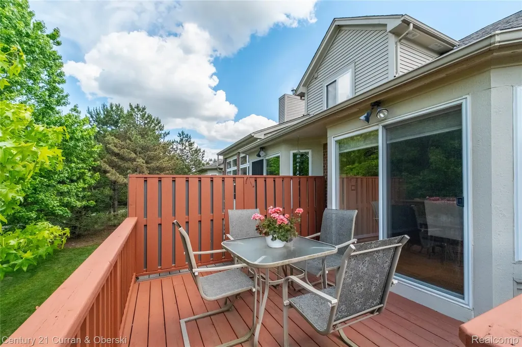 49468 N Glacier Northville Township MI 48168