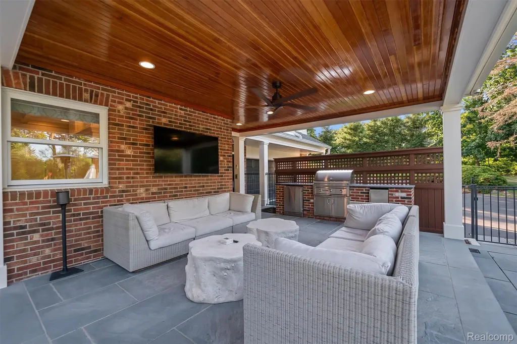 4885 N Harsdale Road Bloomfield Hills City MI 48302