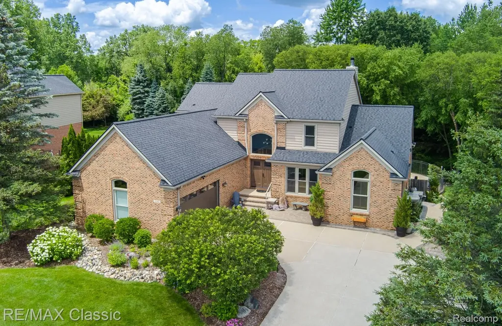 3790 Deer Springs Drive Oakland Charter Township MI 48306