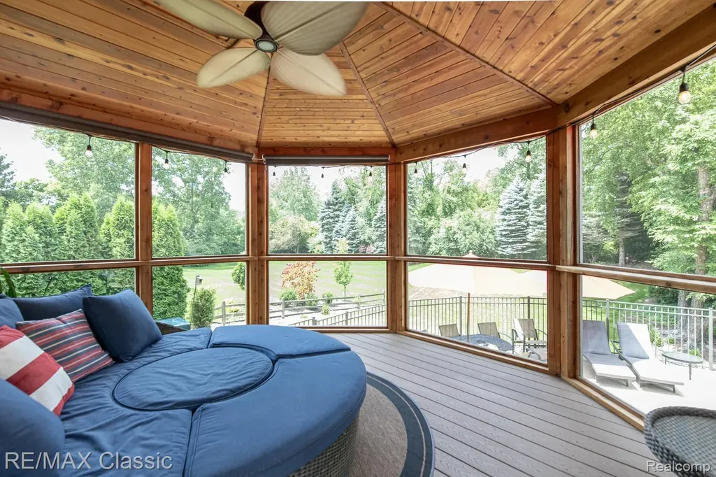 3790 Deer Springs Drive Oakland Charter Township MI 48306