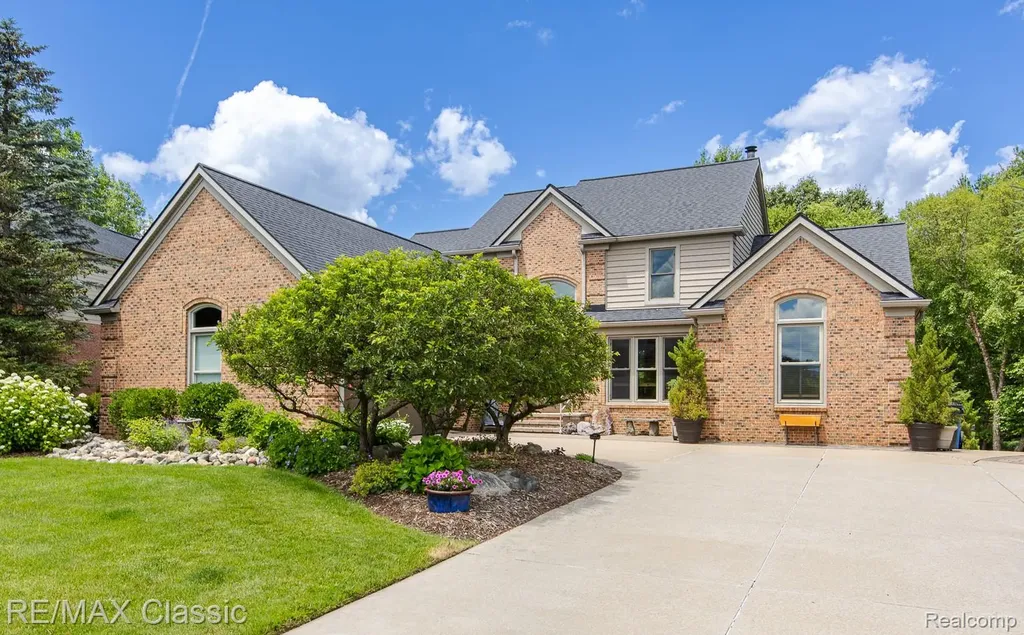 3790 Deer Springs Drive Oakland Charter Township MI 48306
