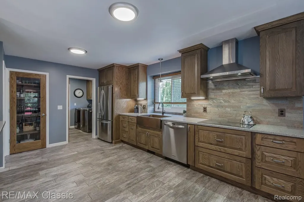 3790 Deer Springs Drive Oakland Charter Township MI 48306