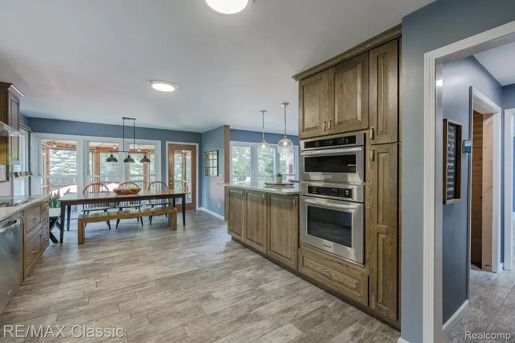 3790 Deer Springs Drive Oakland Charter Township MI 48306