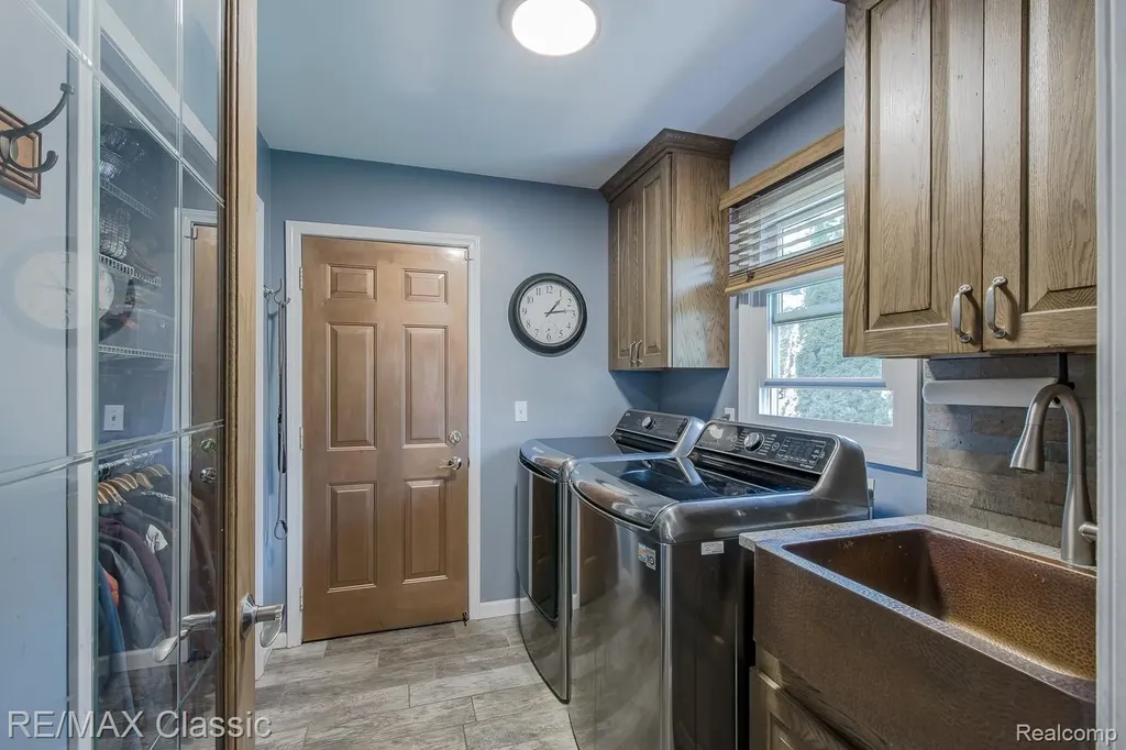 3790 Deer Springs Drive Oakland Charter Township MI 48306