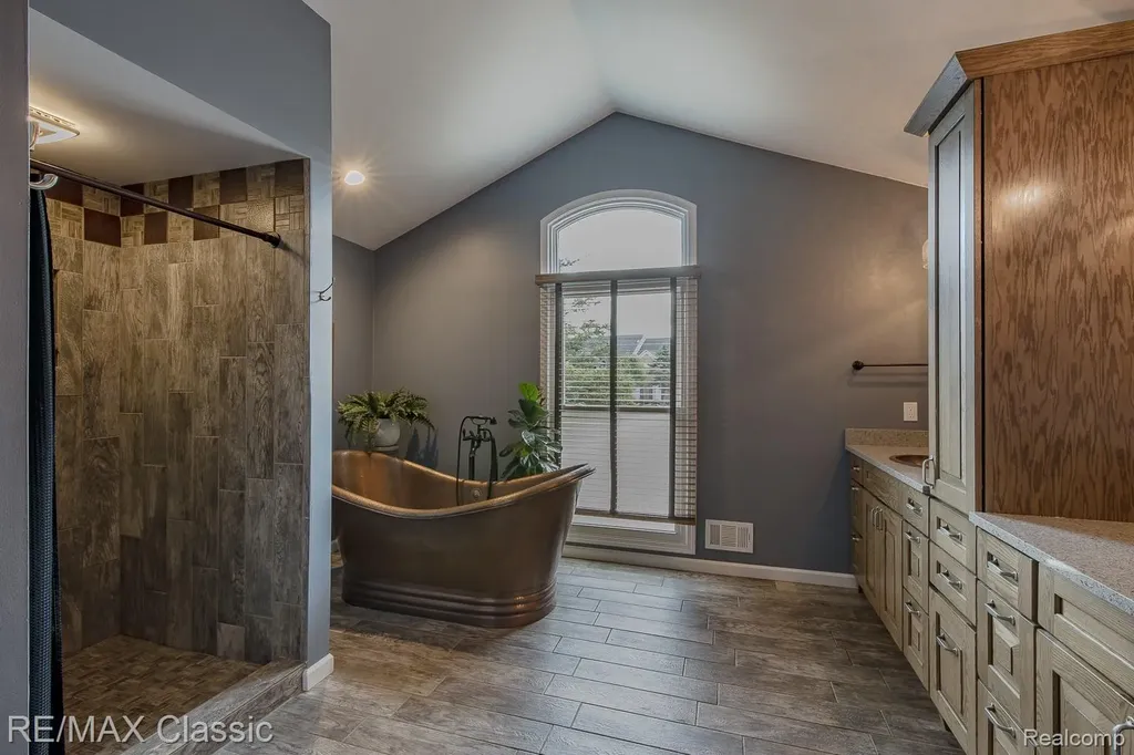 3790 Deer Springs Drive Oakland Charter Township MI 48306