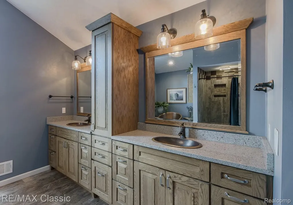 3790 Deer Springs Drive Oakland Charter Township MI 48306