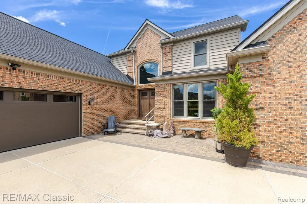 3790 Deer Springs Drive Oakland Charter Township MI 48306
