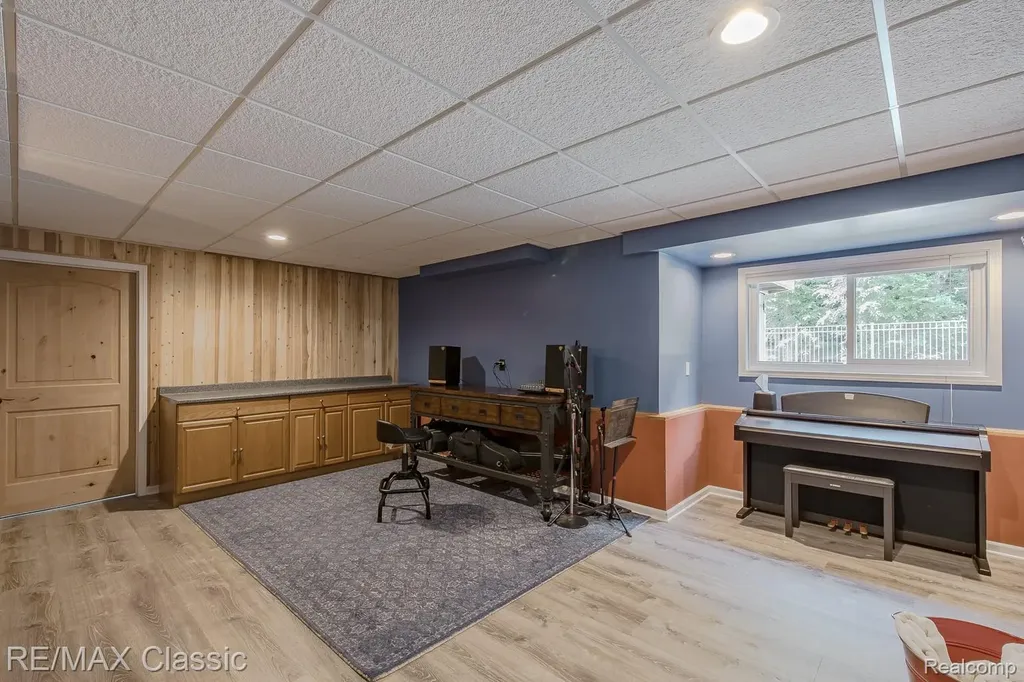 3790 Deer Springs Drive Oakland Charter Township MI 48306
