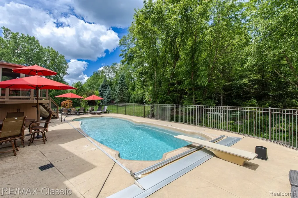 3790 Deer Springs Drive Oakland Charter Township MI 48306