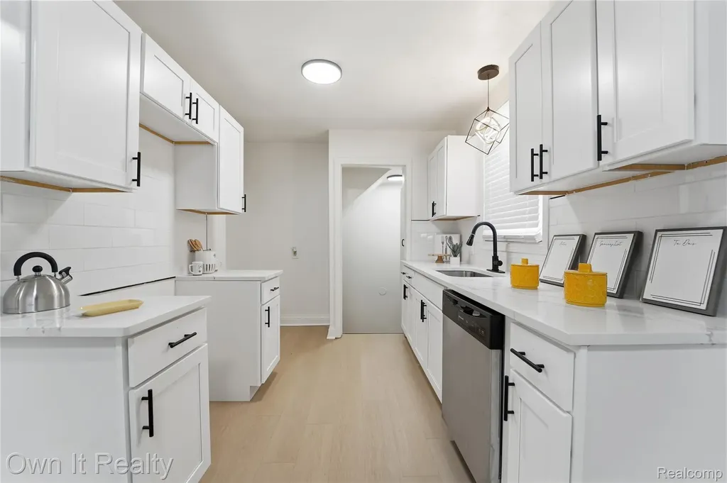 20190 Stansbury Street Detroit City MI 48235