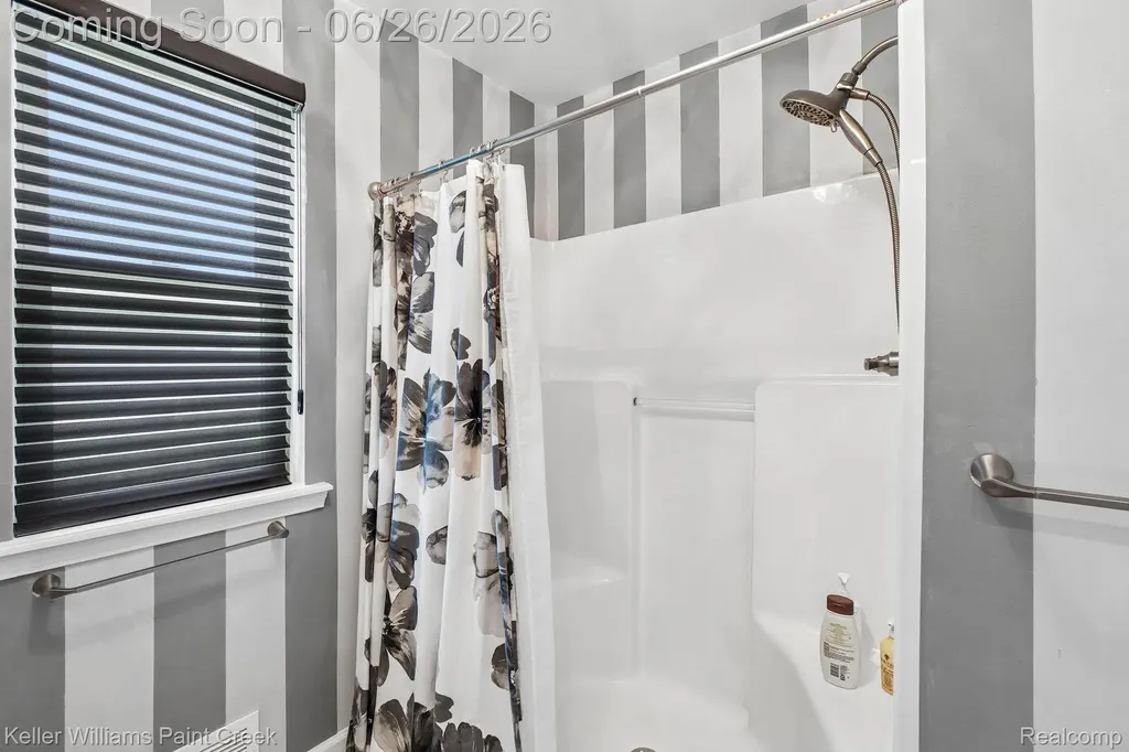 225 E Caledonia Street Howell City MI 48843
