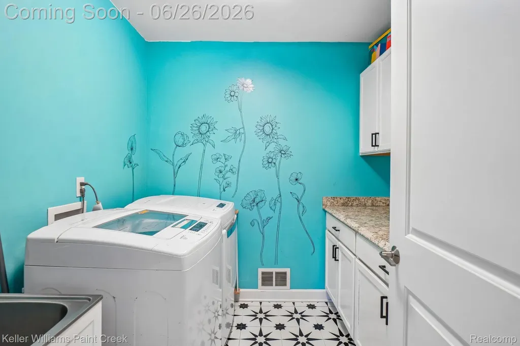 225 E Caledonia Street Howell City MI 48843